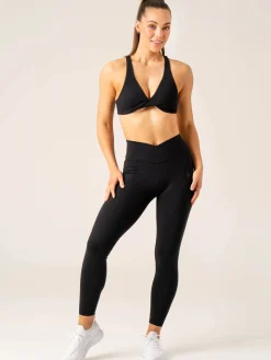 Momentum Twist Sports Bra